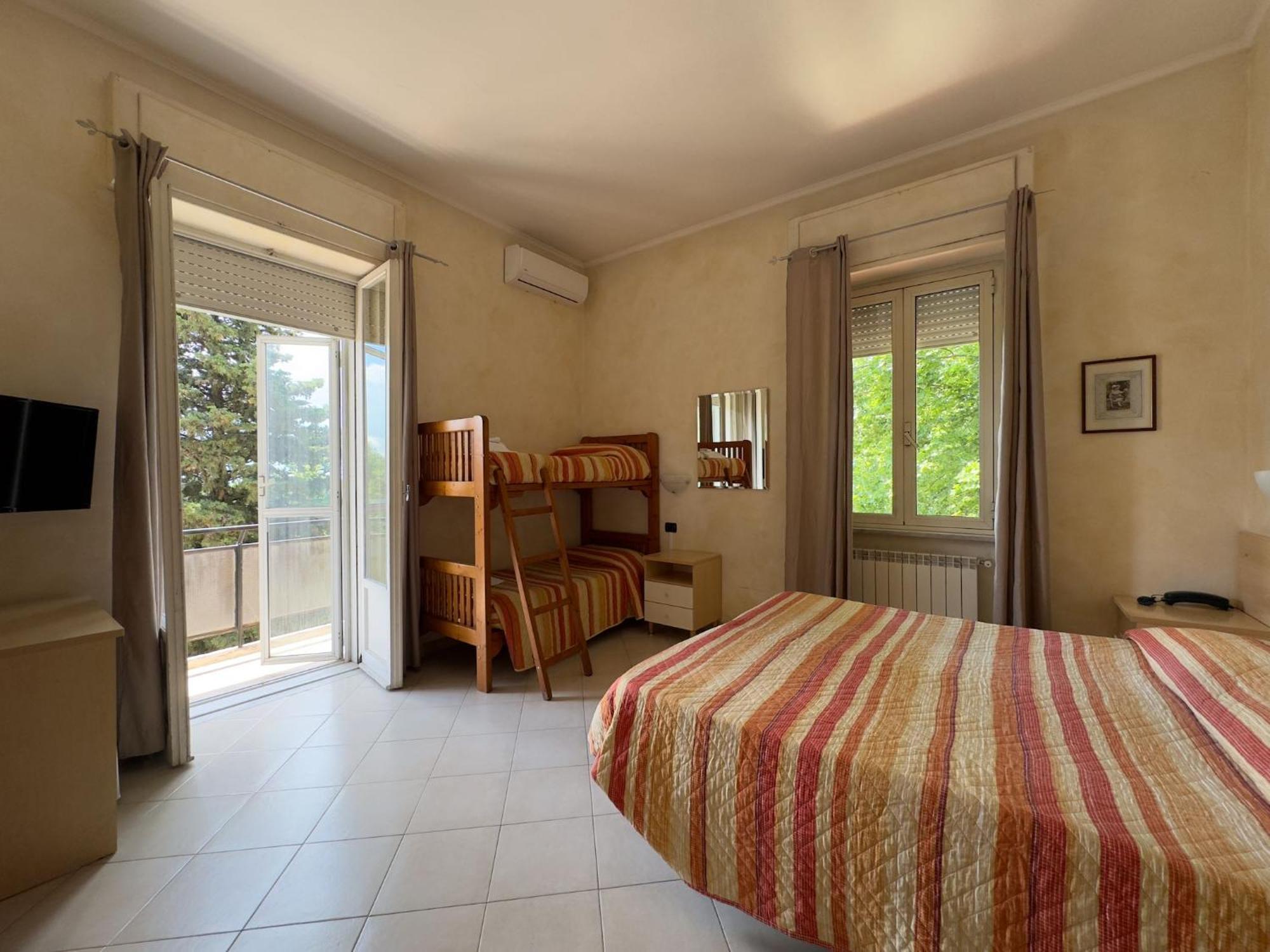 Hotel Villa Robinia Genzano di Roma Ngoại thất bức ảnh
