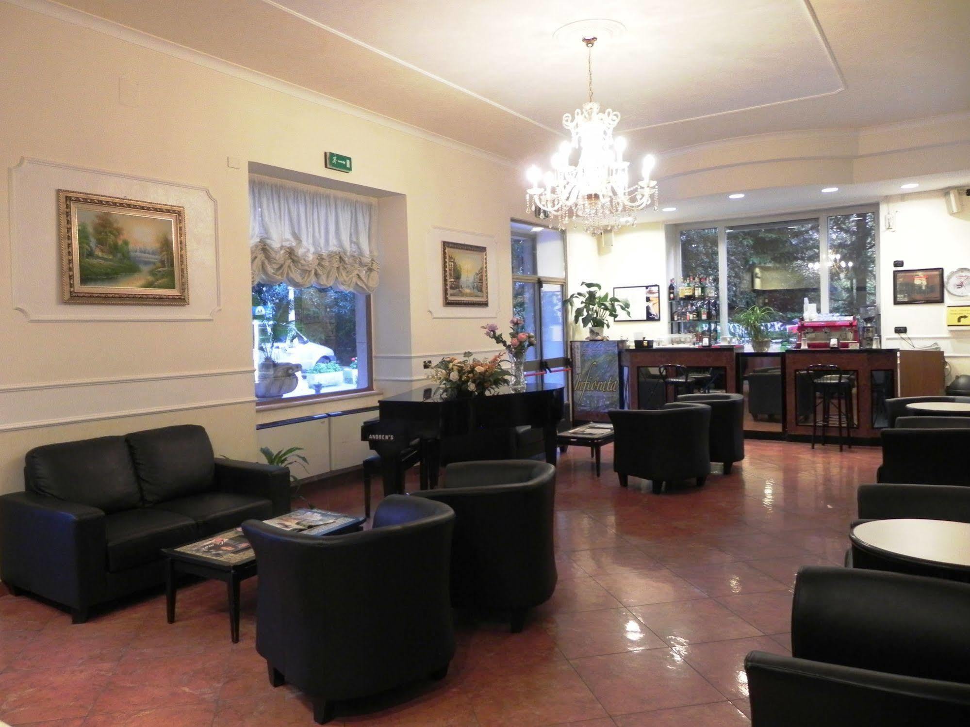 Hotel Villa Robinia Genzano di Roma Ngoại thất bức ảnh
