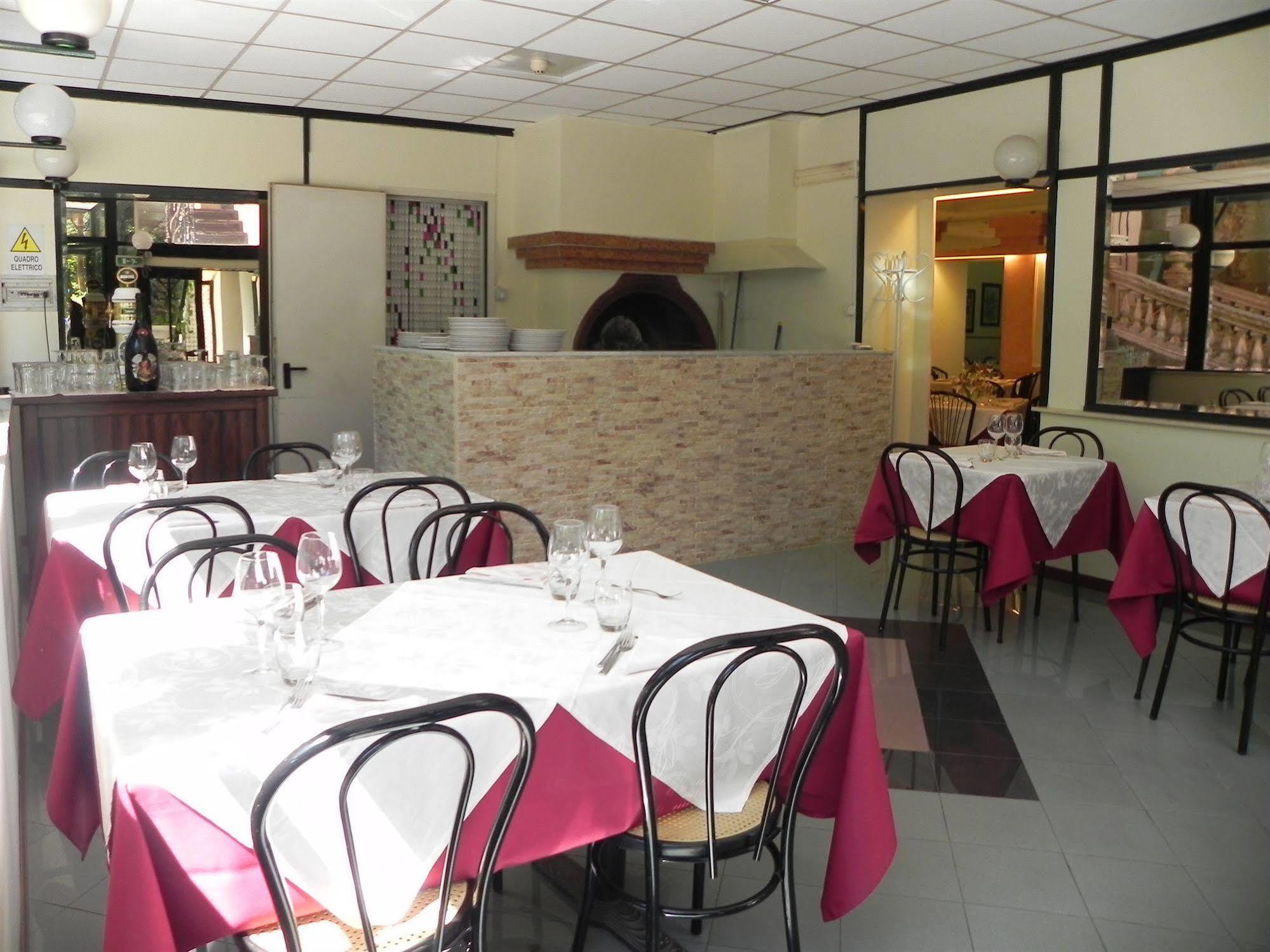 Hotel Villa Robinia Genzano di Roma Ngoại thất bức ảnh